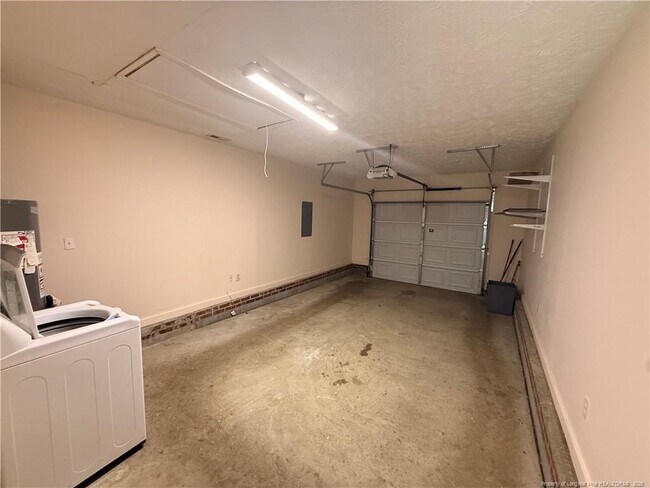 Building Photo - 7229 Tollhouse Dr