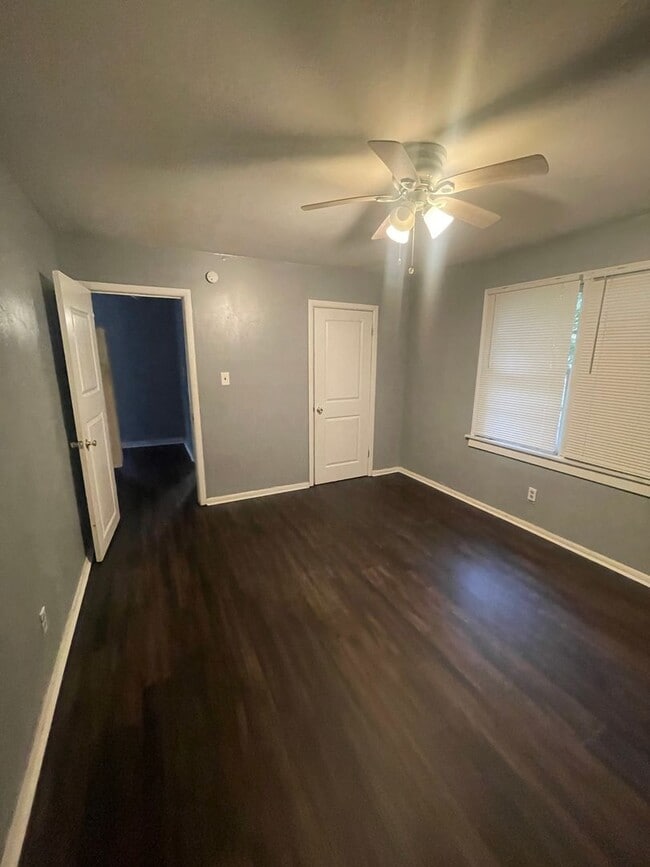 Building Photo - Cute Duplex in South Memphis