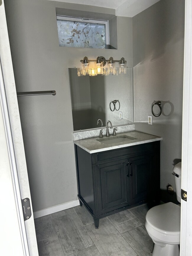 Building Photo - 1203 S West Ave