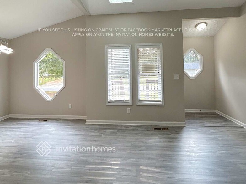 Building Photo - 3442 Mustang Dr