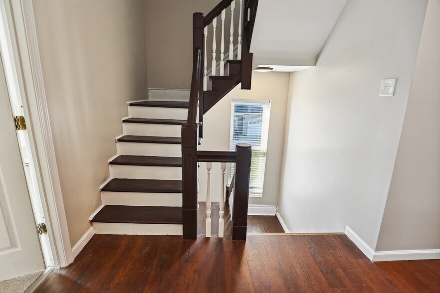 Building Photo - 5641 Cates Ave