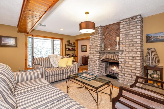 Building Photo - 16 Faraway Rd