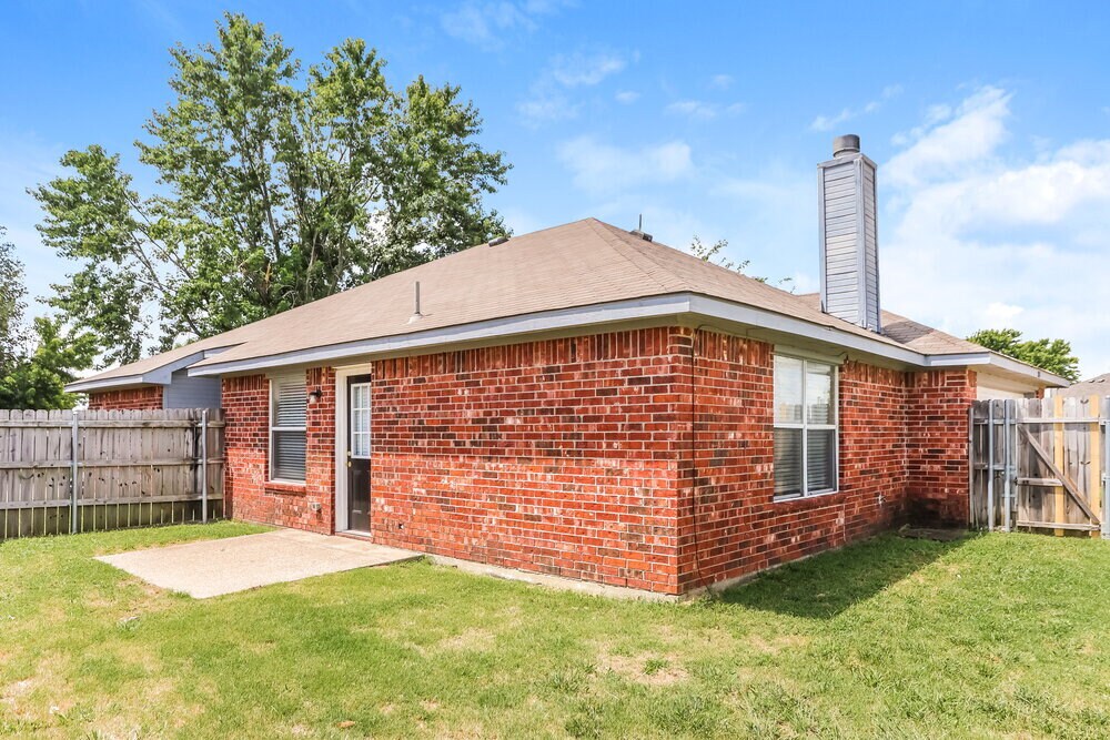 Building Photo - 2853 St Croix Ave