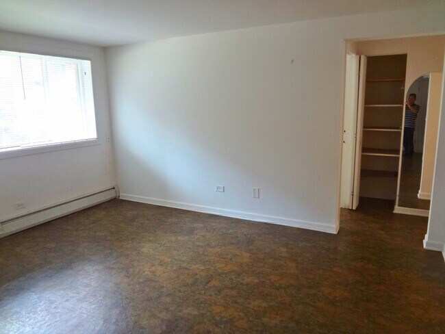 Building Photo - 10473 Dearlove Rd