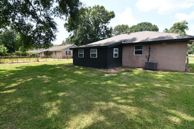 Building Photo - Newly updated, 3 bedroom, 1.5 bath home in Baker