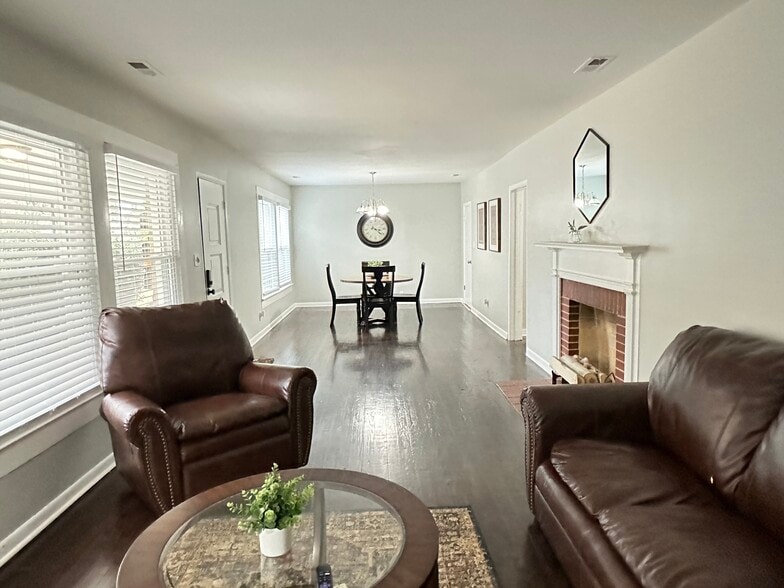 Building Photo - 505 Ward Ave NE