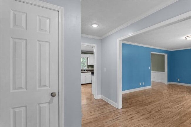 Building Photo - 175 Creekview Cir