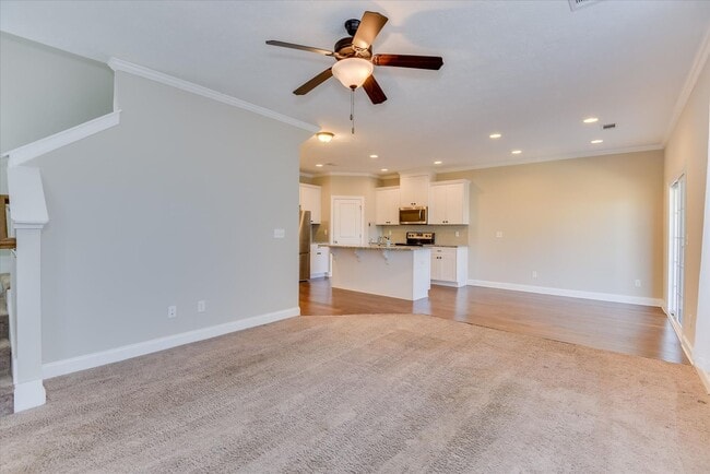 Building Photo - 3 Bedroom 2.5 Bath in Canterbury Farms!