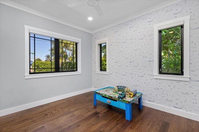 Building Photo - 940 Greenbriar Dr