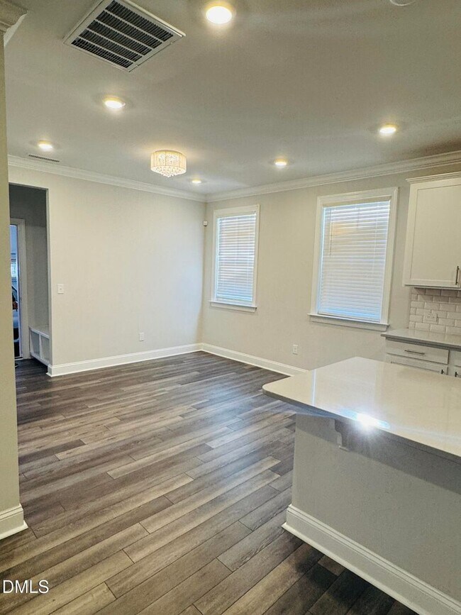 Building Photo - Stunning 4 Bedroom 3 Bathroom Single Family Home with 1st floor office w/ FREE high-speed interne...