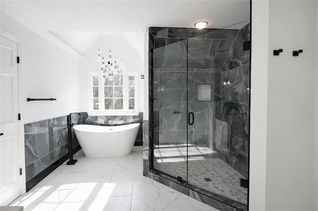 Building Photo - 1430 Hillcrest Heights