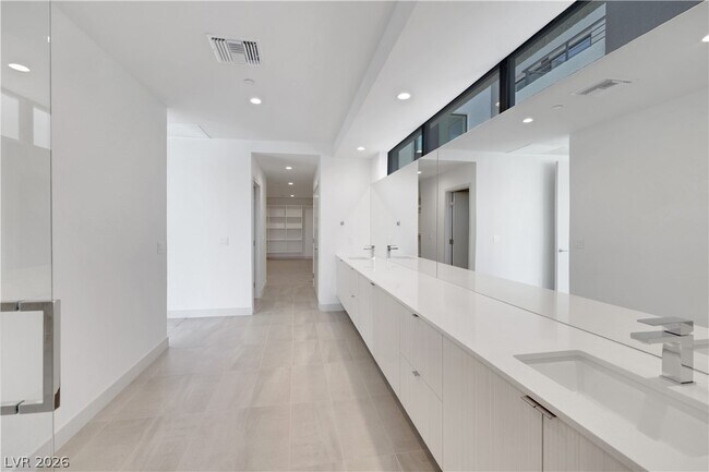 Building Photo - 66 Lakefront Dr