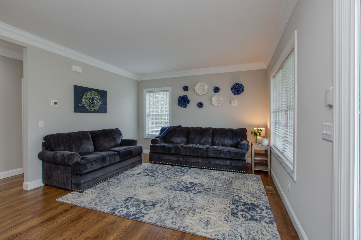 Building Photo - 301 Glen Forest Dr