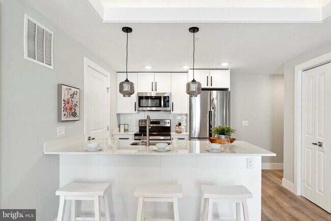 Building Photo - 1223 N 7th St