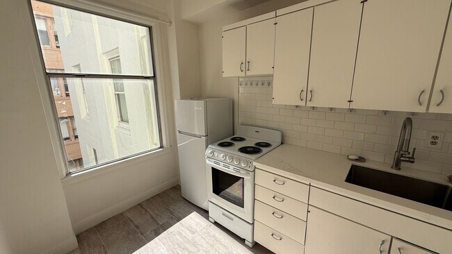 Building Photo - 631 O'Farrell St