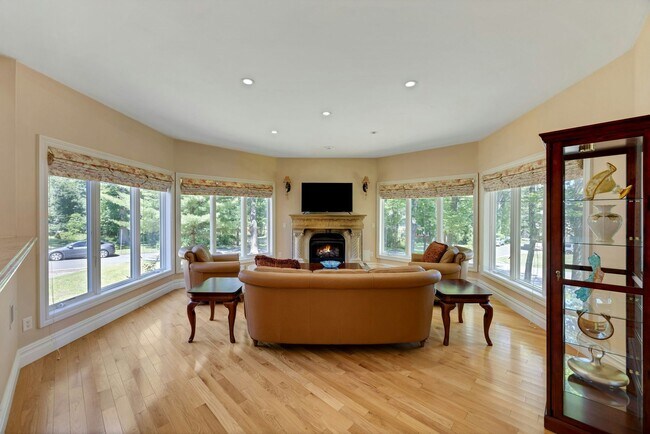 Building Photo - 252 Mabel Pl