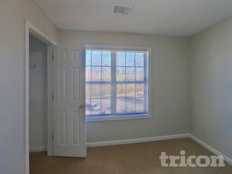 Building Photo - 7955 Streamside Ln