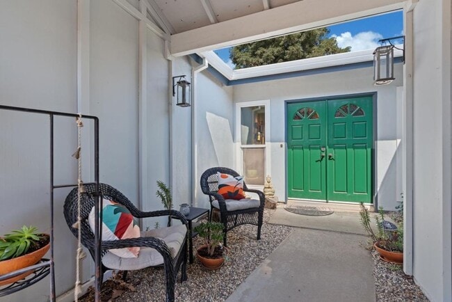 Building Photo - Larchmont Riviera Cottage 4/2