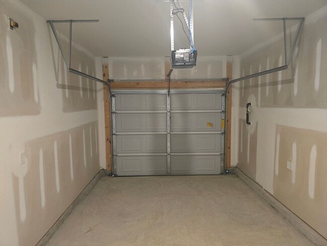 Building Photo - Just Built 3 bed 2.5 bath house in Pinecrest Subdivision