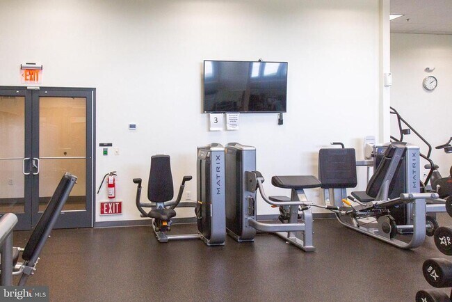 Building Photo - 20930 Valley Forge Cir