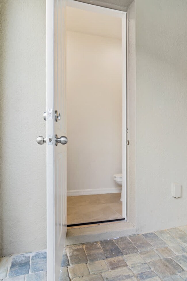 Building Photo - 1828 Tropical Palms Cir