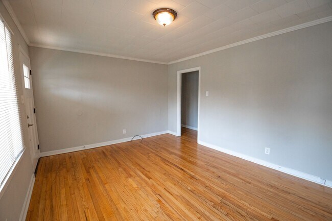 Building Photo - Coming SOON ! This 3 Bedroom home in Fores...