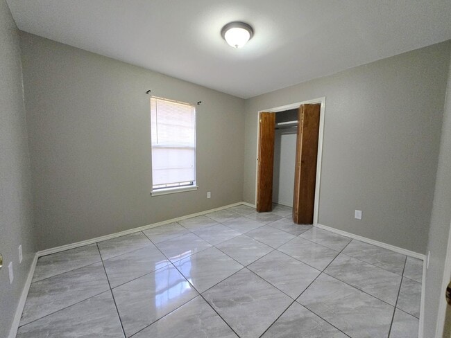 Building Photo - COZY 2BD/1.5BTH/1GAR home in Harlingen at an affordable price!