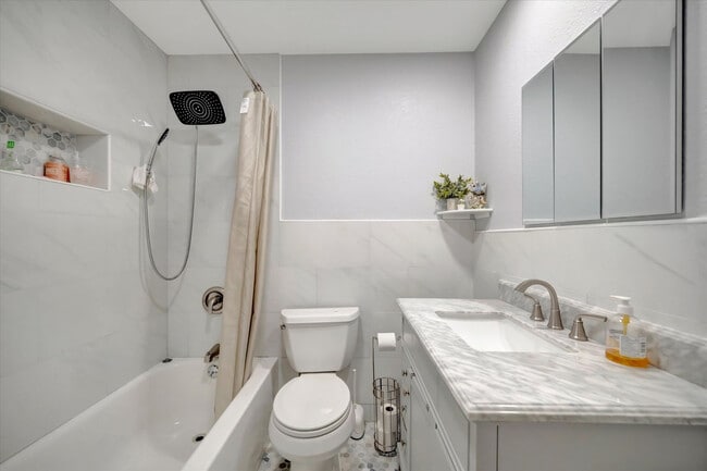 Building Photo - 4408 E Riverside Dr