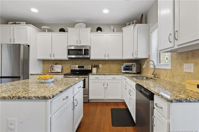 Building Photo - 852 Micahs Way N