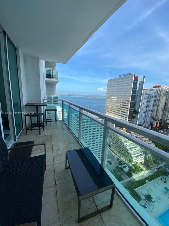 Building Photo - 950 Brickell Bay Dr