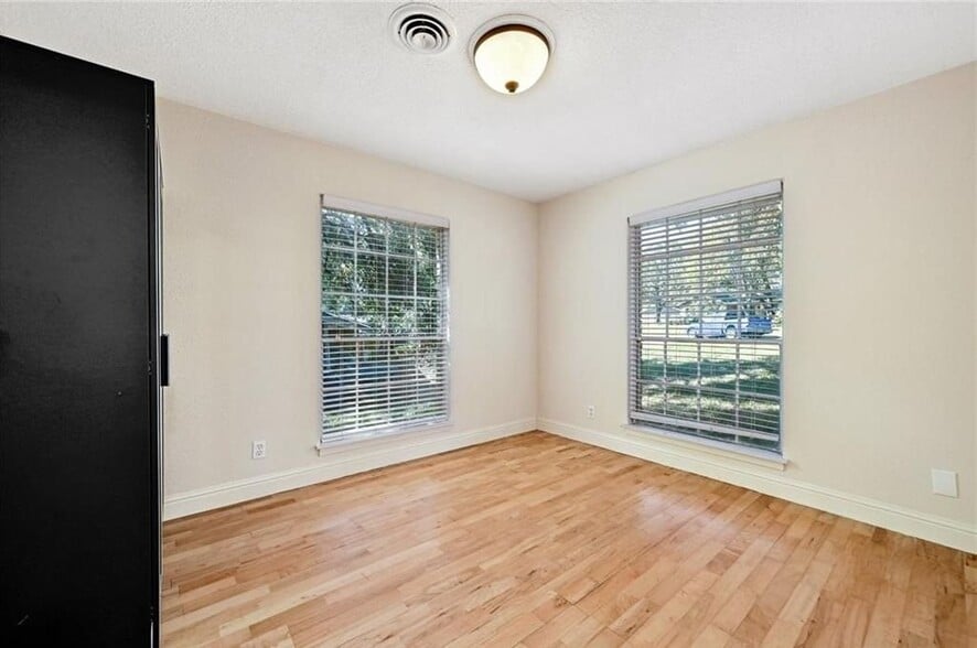 Building Photo - 4603 Lennox Dr