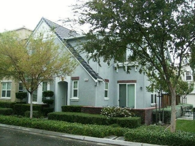 Primary Photo - 1033 Acland Way