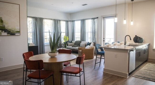 Building Photo - 1000 Rea Dr SW