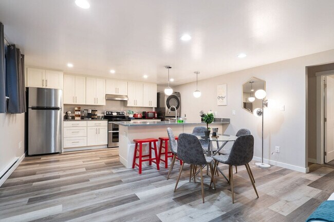 Building Photo - 3202 15th Ave W