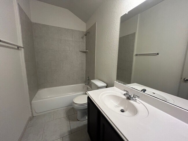 Building Photo - Beautiful 4BED/3BATH House for Rent! Avail...