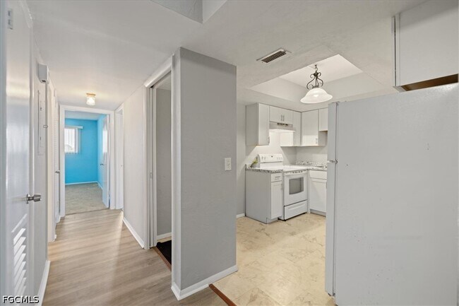 Building Photo - 4906 Victoria Dr