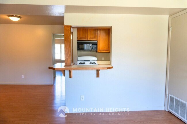 Building Photo - 415 E Creekside Cir