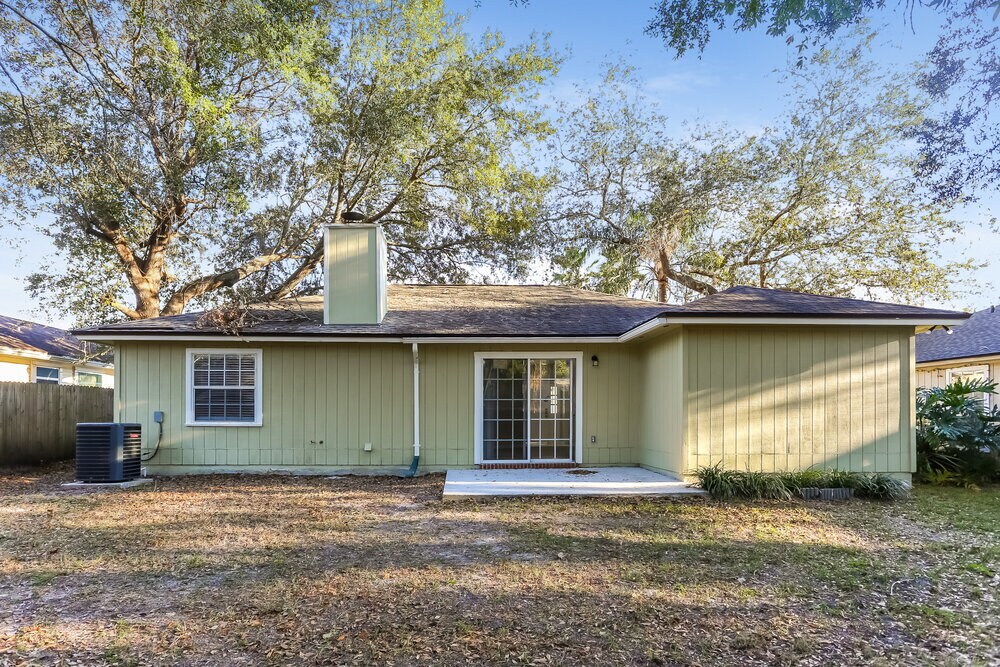 Building Photo - 12419 Long Lake Dr N