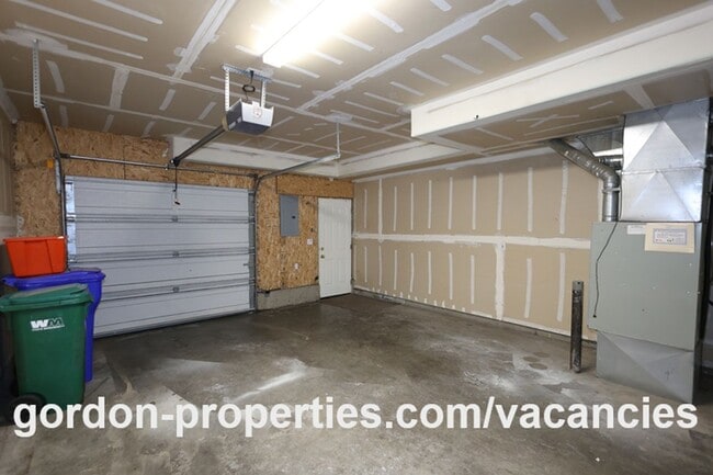 Building Photo - 16913 NE Halsey St