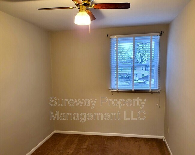 Building Photo - 9 Jeffrey Rd