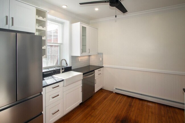 Building Photo - 57 Marcy St