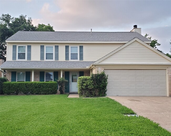 Building Photo - 3323 Green Fields Dr