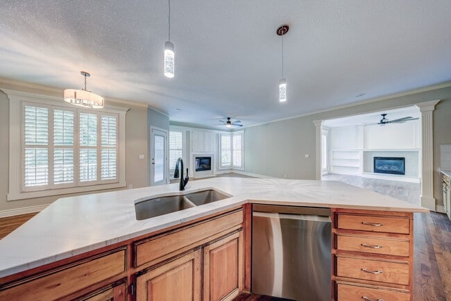 Building Photo - {14400} Somerset Brooke + Beautifully Updated Throughout + Finished Walk Out Basement + Fenced Yard