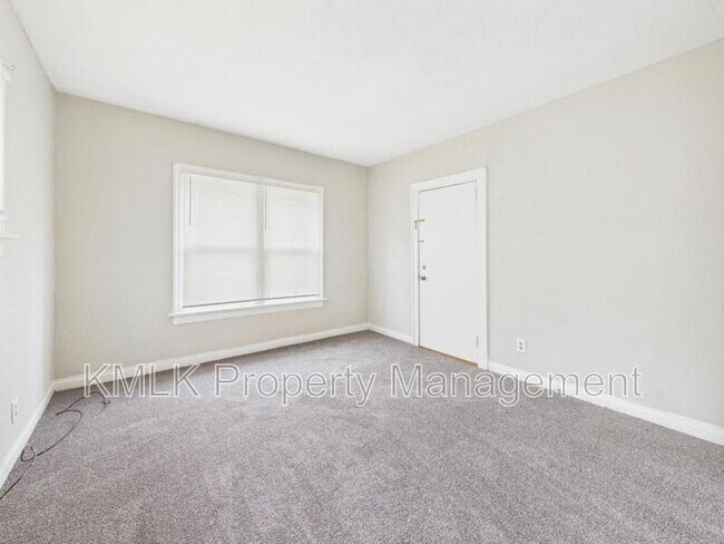 Building Photo - 543 Gage St