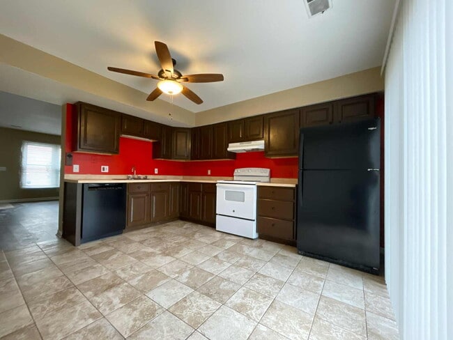 Building Photo - 1674 Shamrock Ct