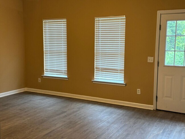 Building Photo - 605 Lancelot Ct