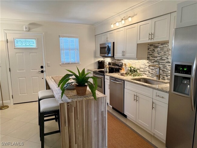 Building Photo - 960 7th St S