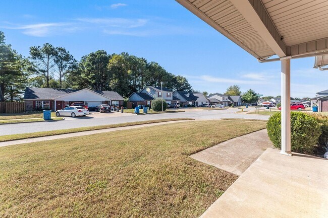 Building Photo - 3300 SW Landau Ct