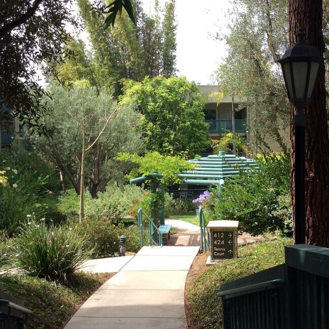 Lush Greenbelts - 448 N Bellflower Blvd
