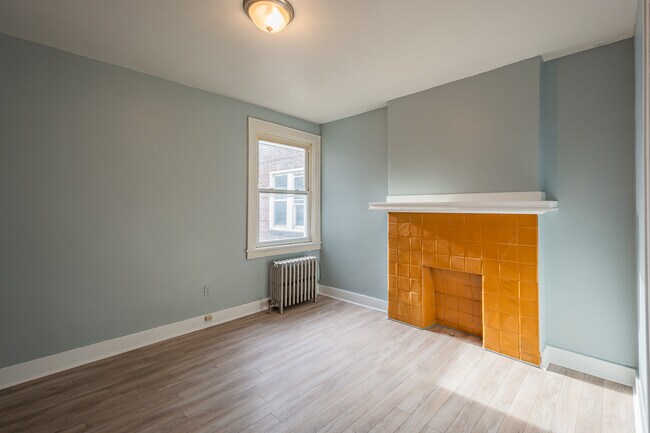 Building Photo - 2118 Bedford Ave